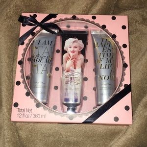 Marilyn Monroe lotion set